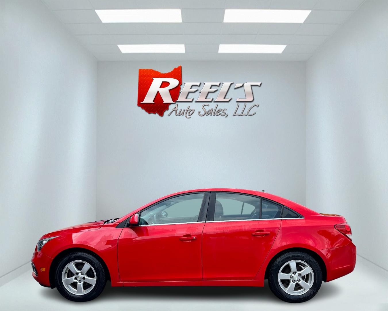 2016 Red /Black Chevrolet Cruze LT (1G1PE5SB9G7) with an 1.4L I4 DOHC 16V TURBO engine, 6-Speed Automatic transmission, located at 547 E. Main St., Orwell, OH, 44076, (440) 437-5893, 41.535435, -80.847855 - Photo#9